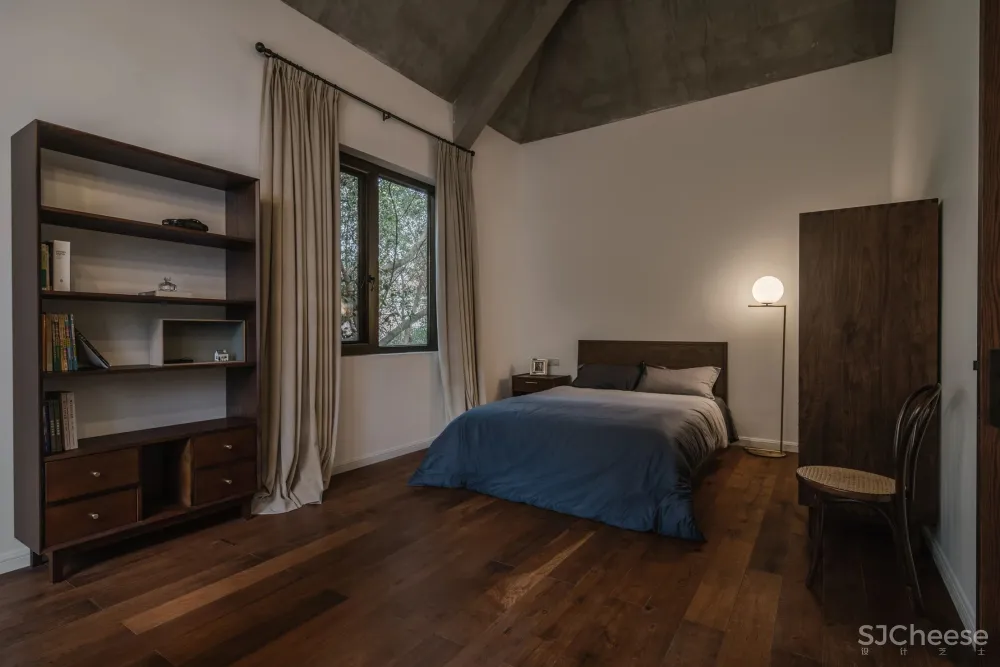 她厌倦城中豪宅，搬去郊外340m²玻璃别墅，宅着像神仙！