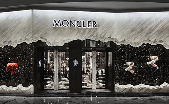 Gwenael Nicolas | Moncler Dubai Mall , 沙漠中的冰山