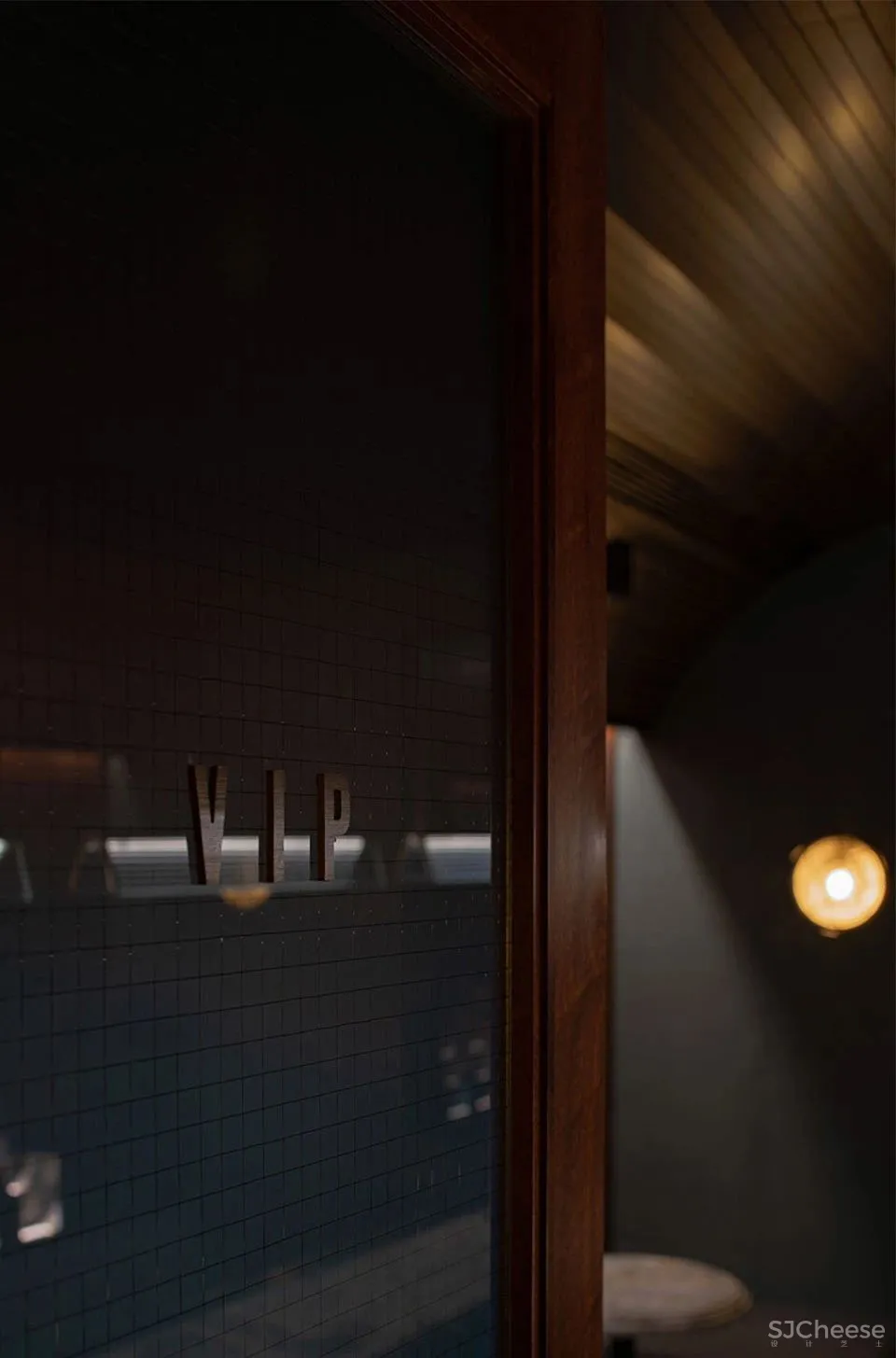 新作 结合欧式车厢和美式办公室风格 成都“π酒吧” iZ Design Studio