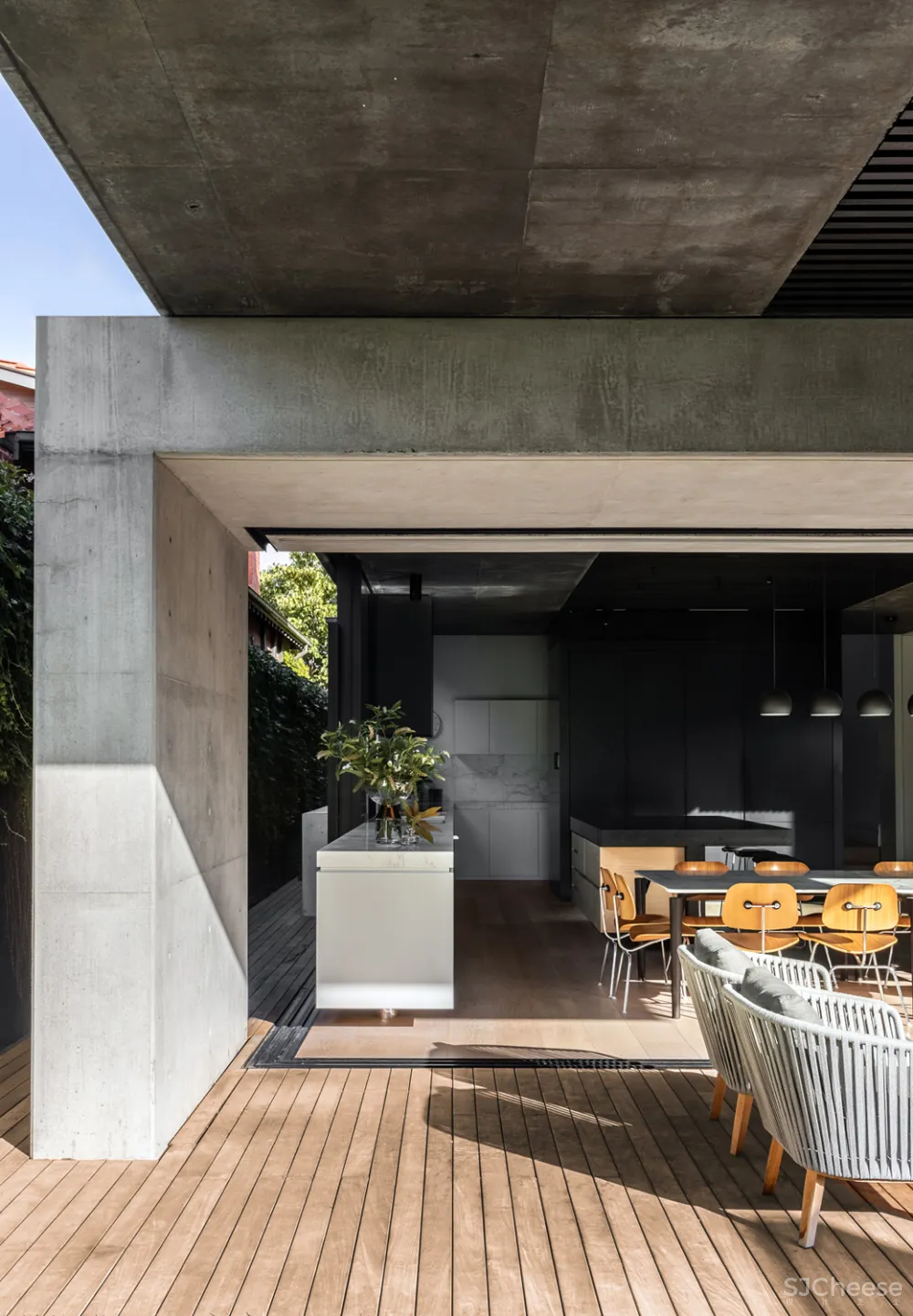 MCK Architects | Strong Arm House , 大胆典型的现代住宅