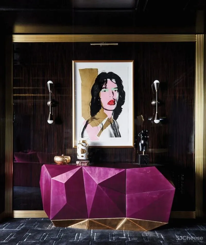 乡村别墅的大胆都市风，堪称黄铜设计典范