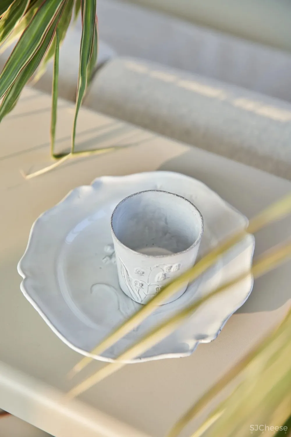 58㎡小家的L型玻璃幕墙,让小房也能拥有180°豪华夜景