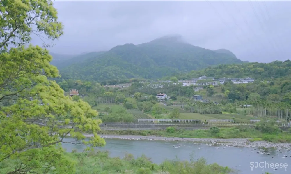 他把破茶厂改成1500㎡别墅,一张沙发就值一栋楼,却从不住人