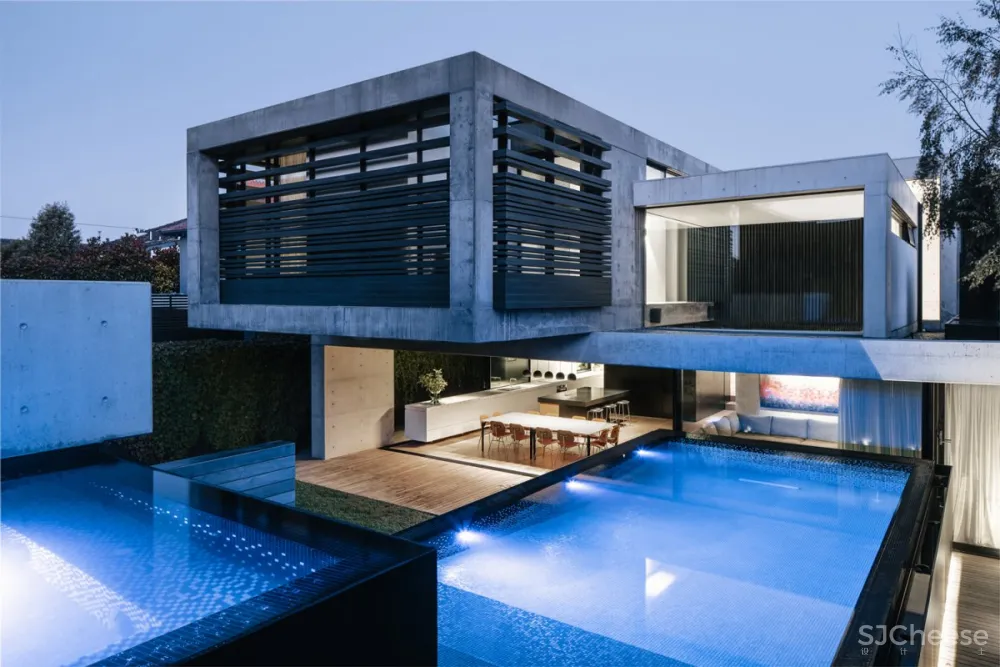 MCK Architects | Strong Arm House , 大胆典型的现代住宅