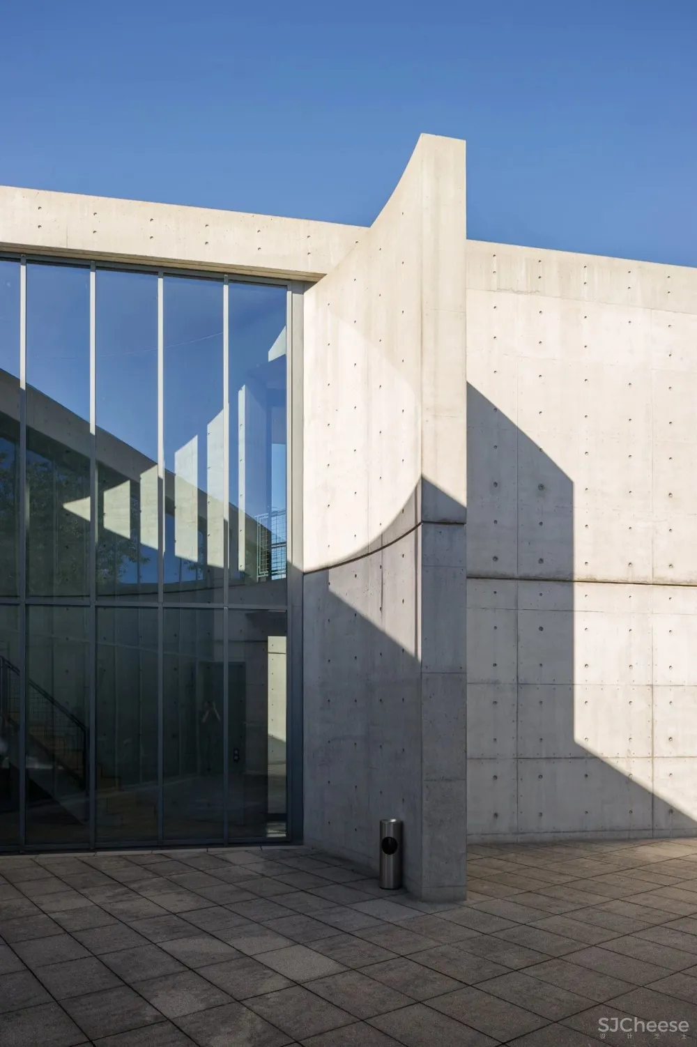 安藤忠雄丨清水混凝土诗人