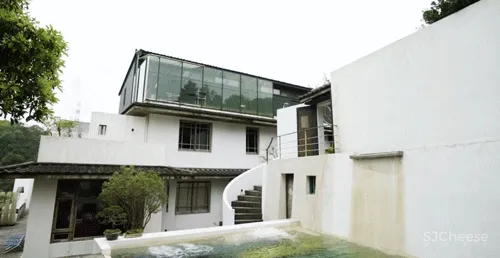 他把破茶厂改成1500㎡别墅,一张沙发就值一栋楼,却从不住人