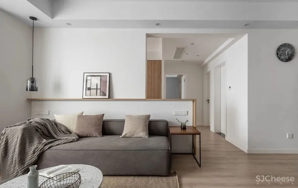 只有90平米的小套三，他家却能拥有9米长的电视墙