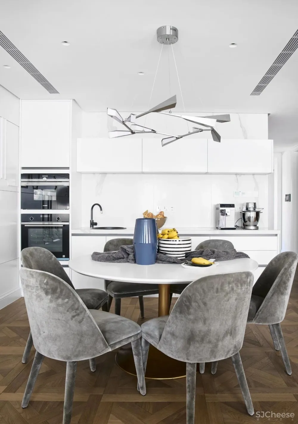 辰佑设计 • 郦潘刚 Mid Century Modern Design