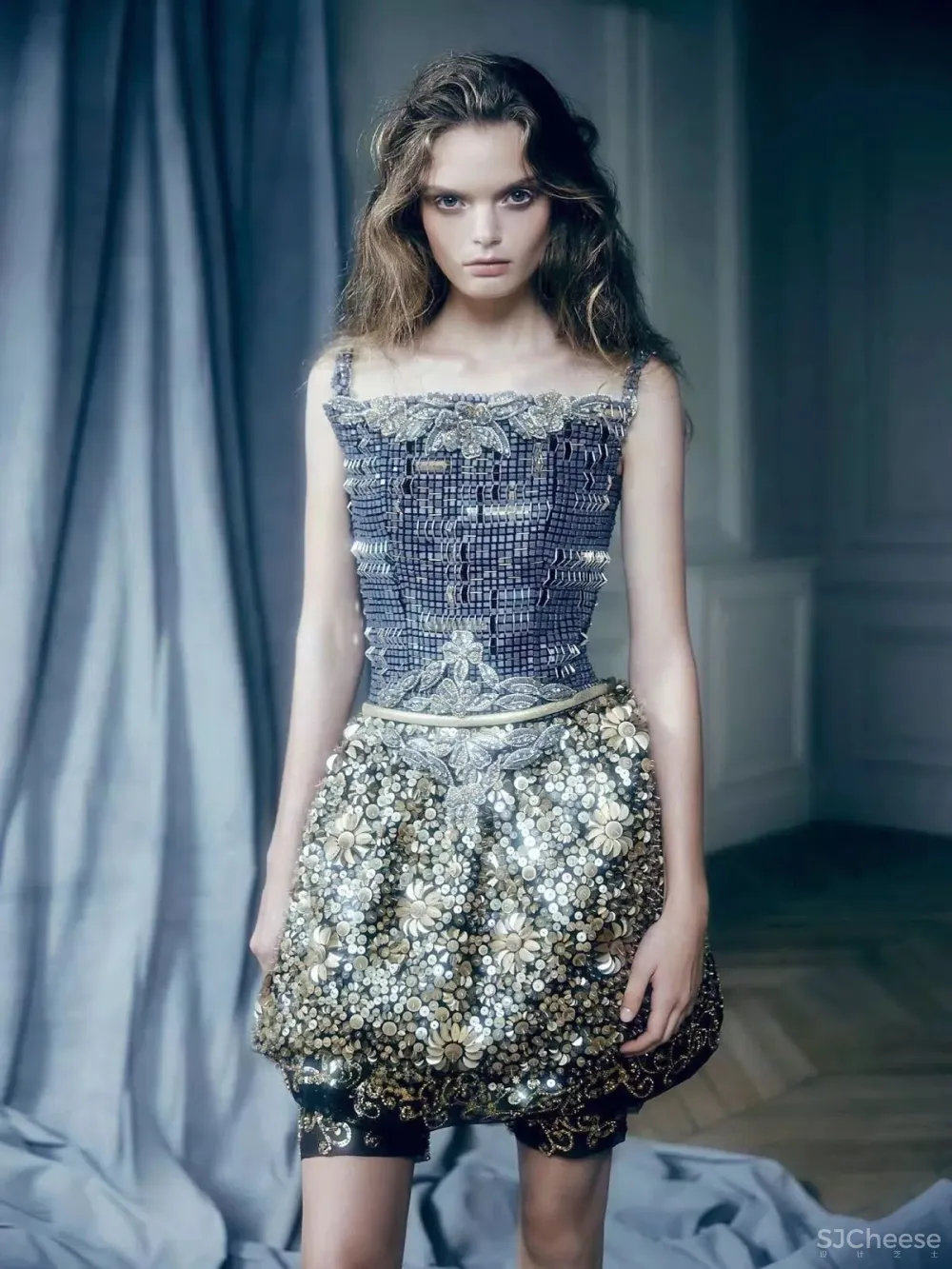 高级灰 蓝色，打造优雅的高贵感