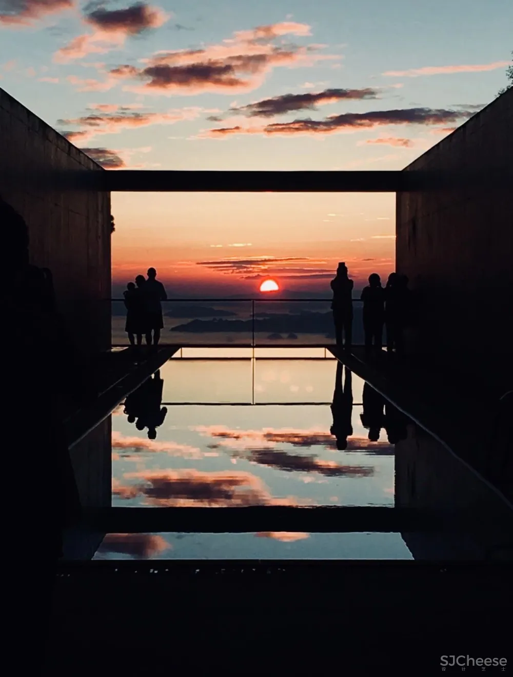 安藤忠雄雪藏17年的神秘作品被改造成酒店,供客人裸泳