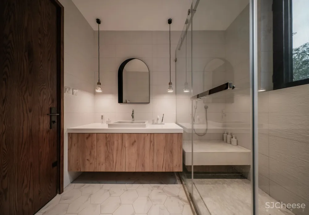 她厌倦城中豪宅，搬去郊外340m²玻璃别墅，宅着像神仙！