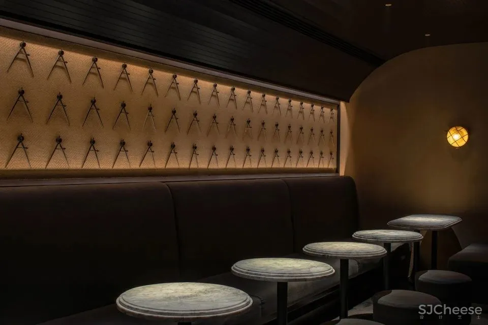 新作 结合欧式车厢和美式办公室风格 成都“π酒吧” iZ Design Studio