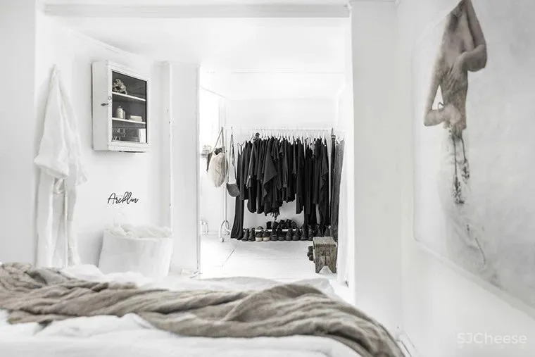 网红民宿设计参考:用夢幻白打造出来的空間。