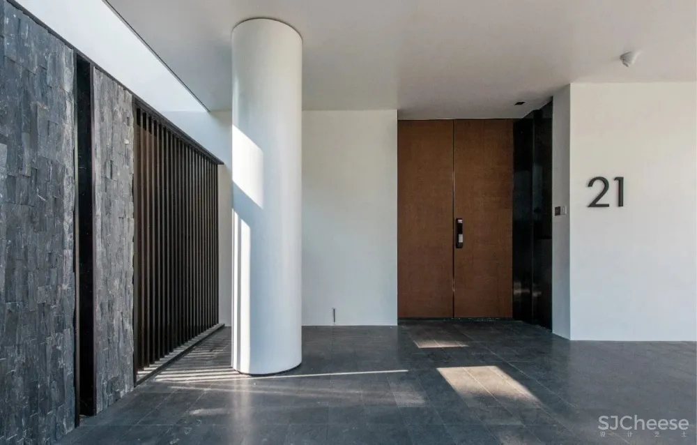 孙建亚作品虹梅21，一气呵成的极简主义美学