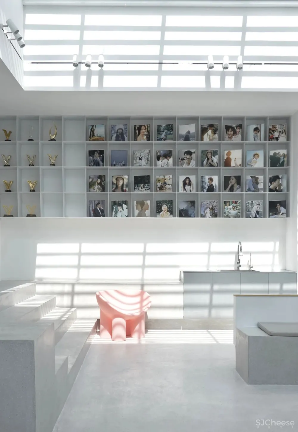 偏离设计丨MOON Photo Studio