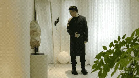 给明星装了多套房子后,他买下3层别墅,为自己打造出终极豪宅