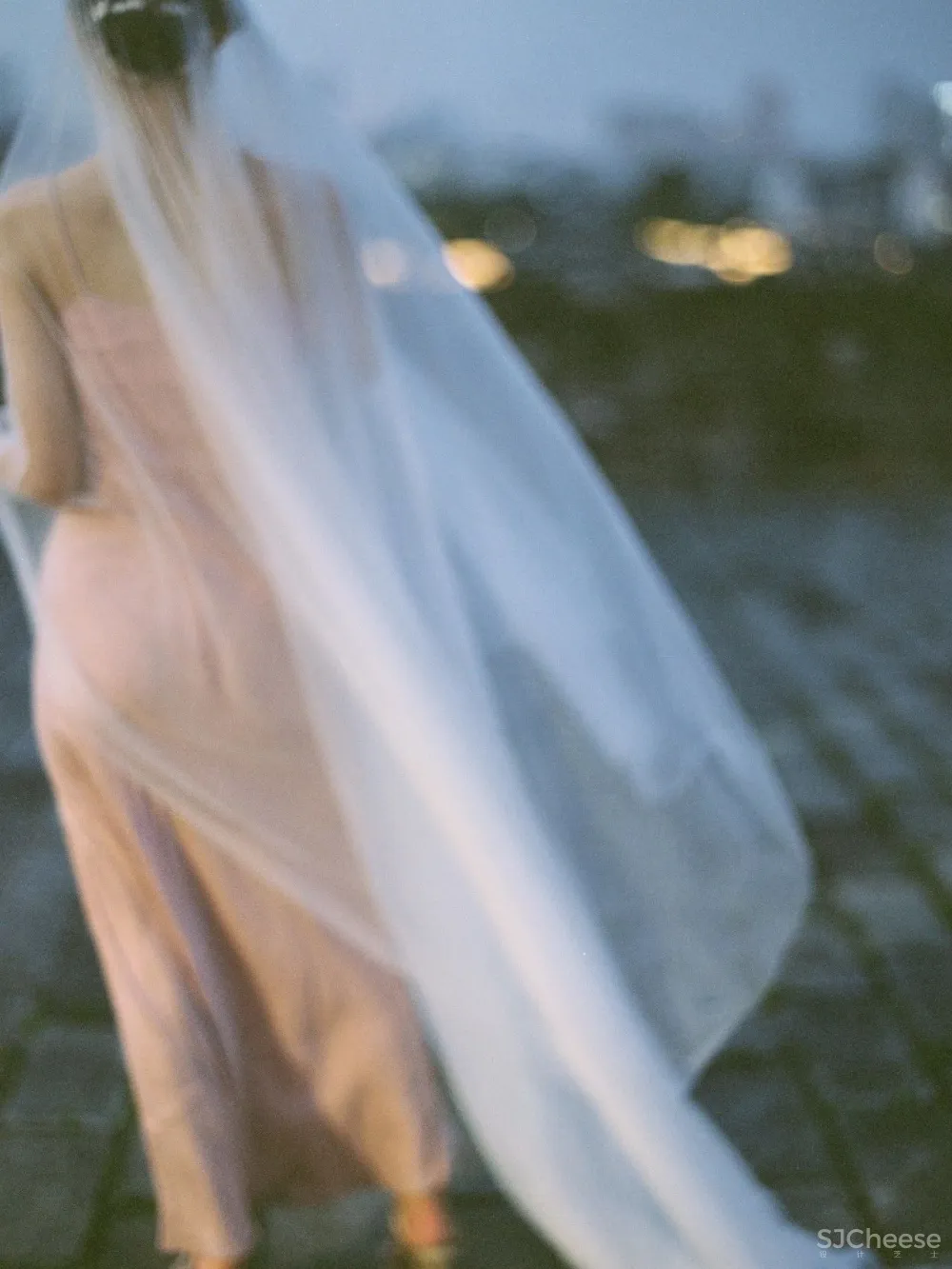 麻辣烫店倒闭,文艺青年用自己160m²的家逆袭,自由流浪的感觉太好了!