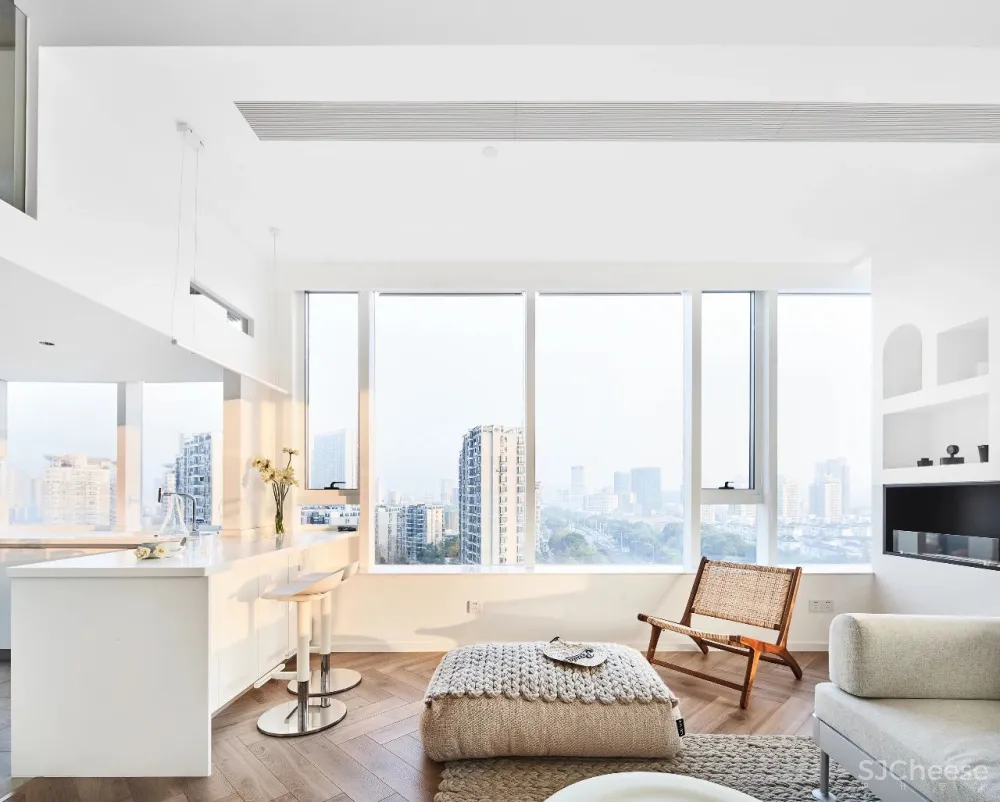 58㎡小家的L型玻璃幕墙,让小房也能拥有180°豪华夜景