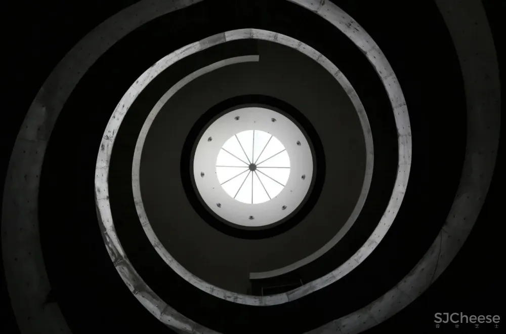 安藤忠雄丨清水混凝土诗人