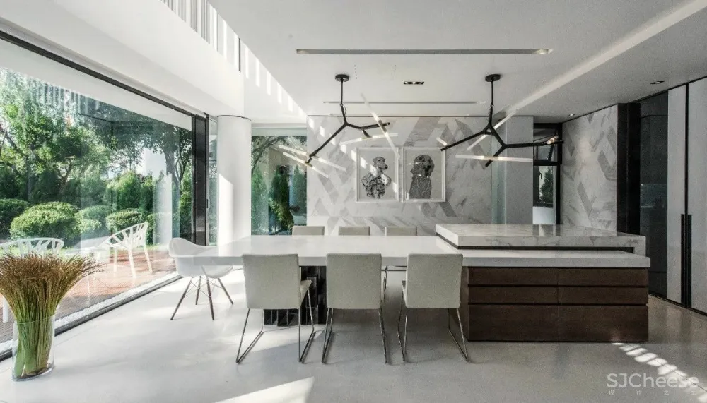 孙建亚作品虹梅21，一气呵成的极简主义美学