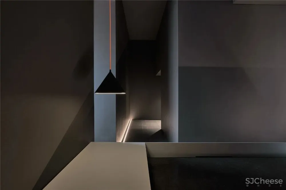 大成设计丨静谧、冷峻的黑白灰,诉说感官