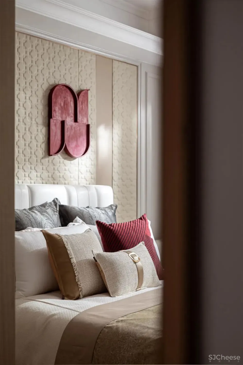 冷元宝新作 惊艳中国红,时尚新古典