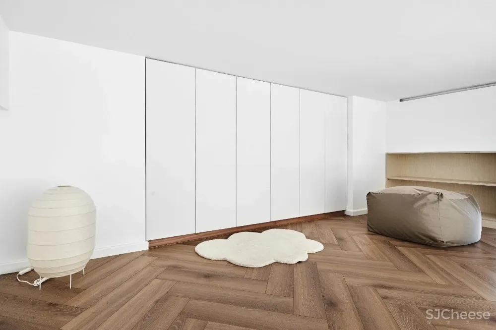 58㎡小家的L型玻璃幕墙,让小房也能拥有180°豪华夜景