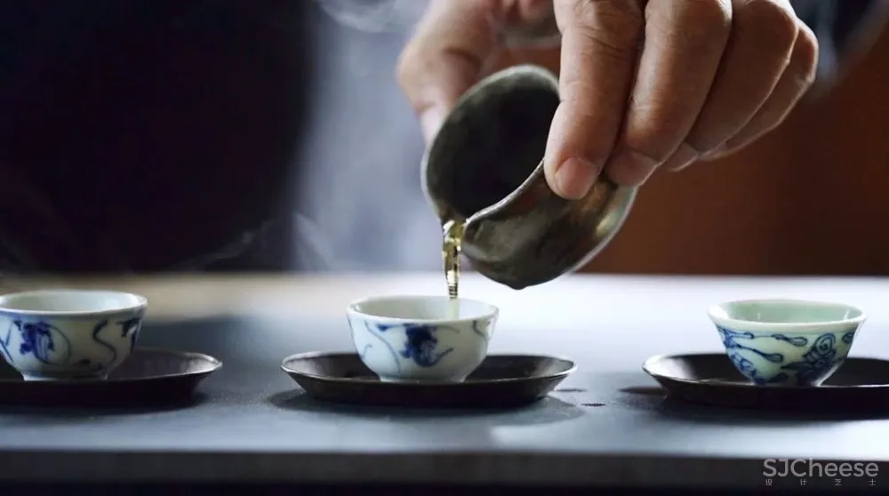 他把破茶厂改成1500㎡别墅,一张沙发就值一栋楼,却从不住人