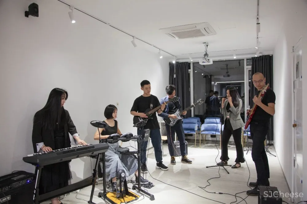 乡下有块地就能建造梦想家?让这个“玩乐队”的建筑师告诉你有多难