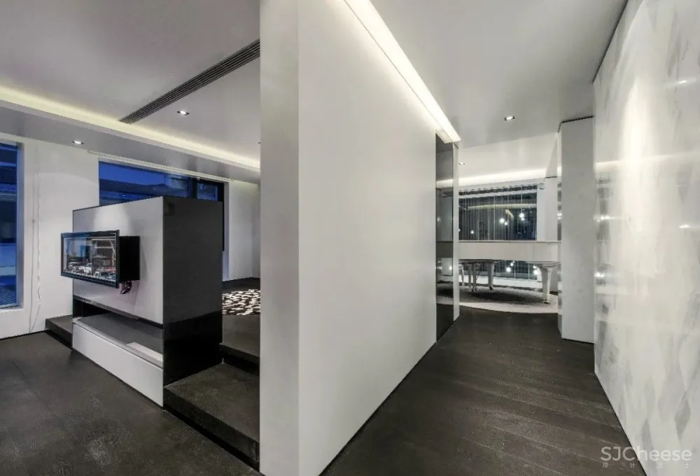 孙建亚作品虹梅21，一气呵成的极简主义美学