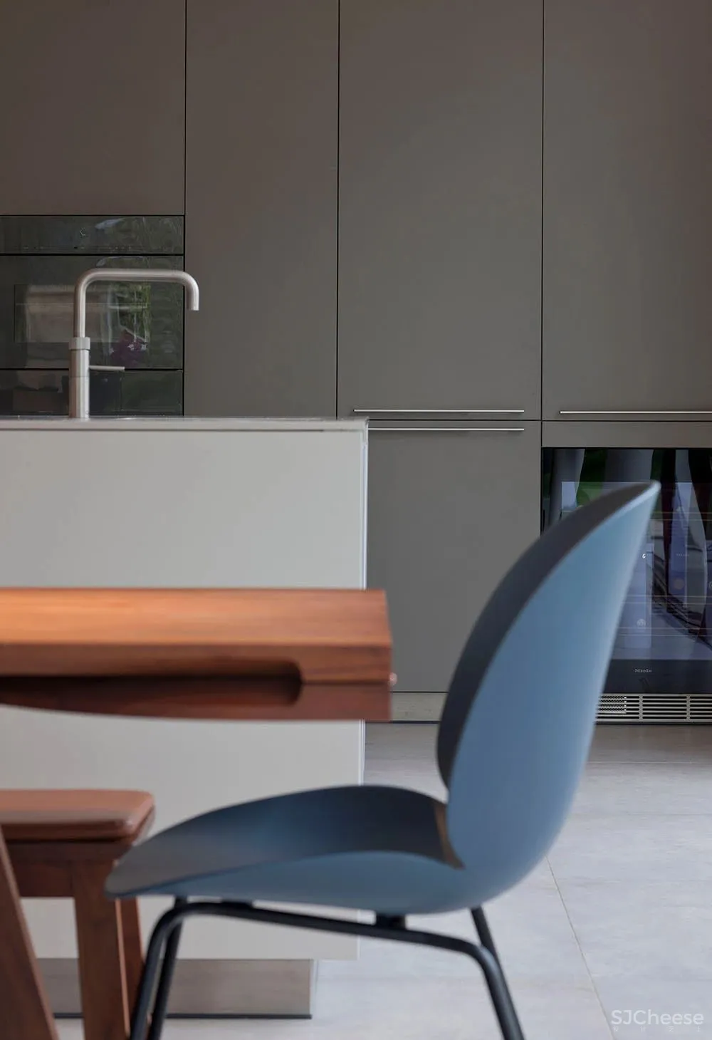 别墅旁边的这座玻璃亭子才是“画龙点睛”