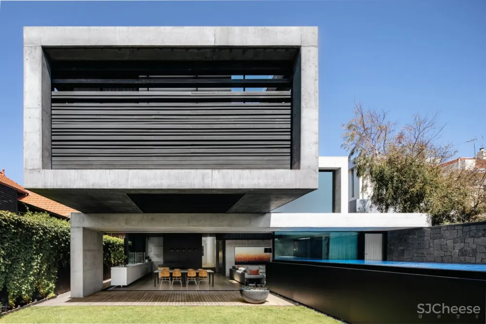 MCK Architects | Strong Arm House , 大胆典型的现代住宅