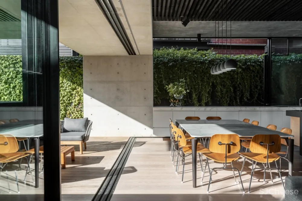 MCK Architects | Strong Arm House , 大胆典型的现代住宅