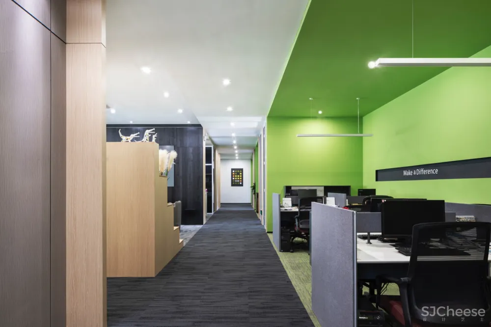 厂区办公空间中的“混天绫”