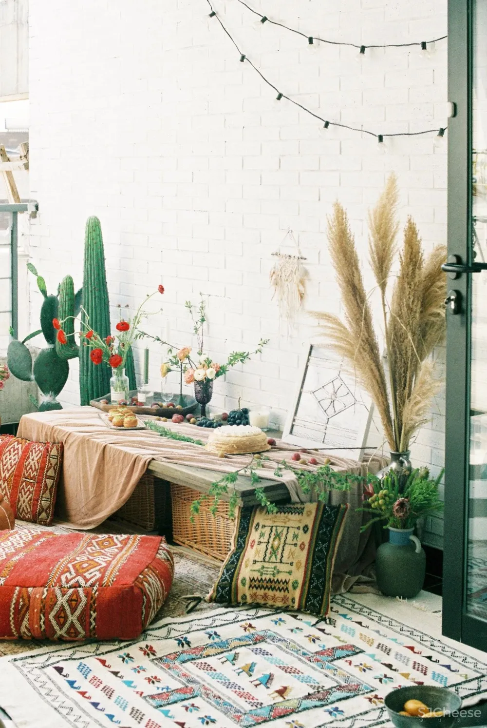 麻辣烫店倒闭,文艺青年用自己160m²的家逆袭,自由流浪的感觉太好了!