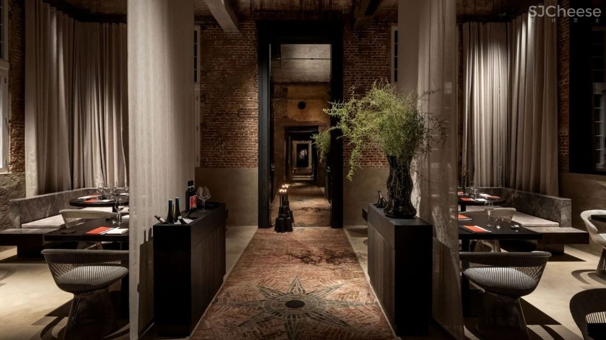 历史悠久的马车房改造成一个现代餐厅，比利时