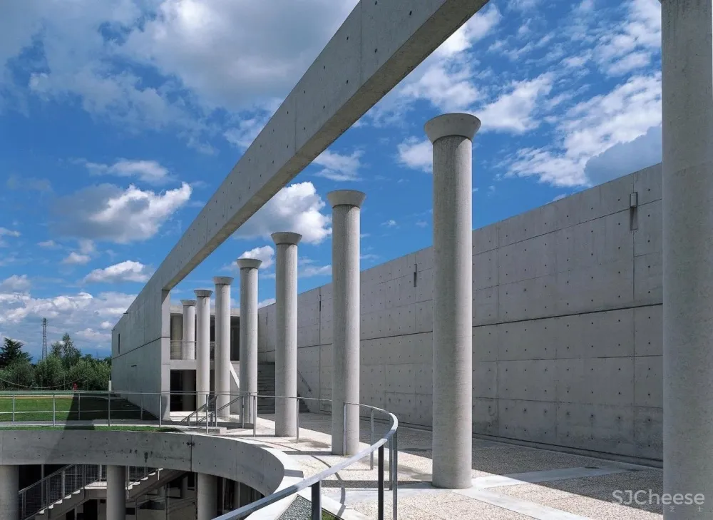 安藤忠雄丨清水混凝土诗人