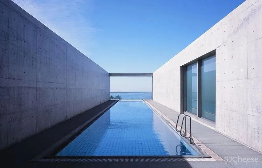 安藤忠雄雪藏17年的神秘作品被改造成酒店,供客人裸泳