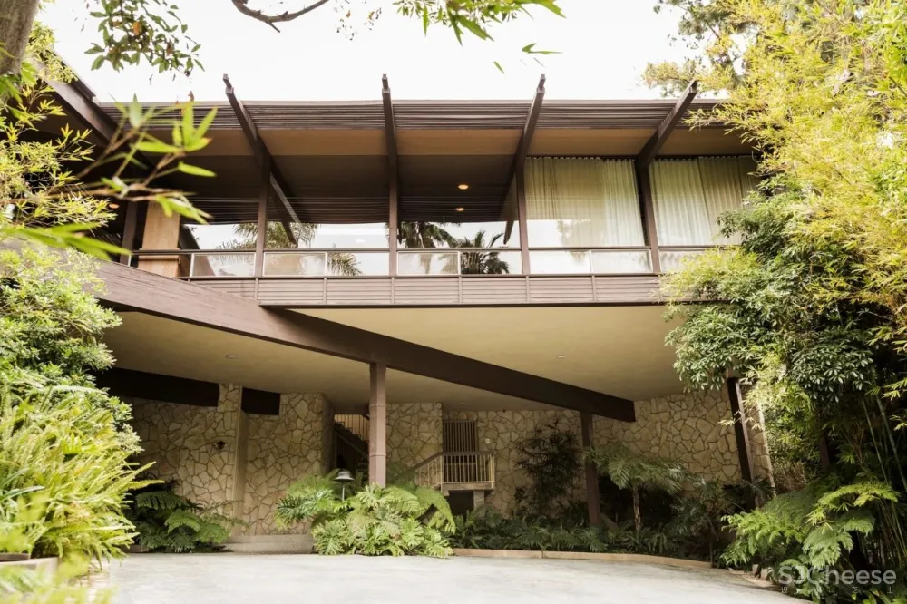 走進女演員Robin Tunney 世紀中葉的綠洲之家