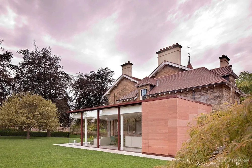 别墅旁边的这座玻璃亭子才是“画龙点睛”