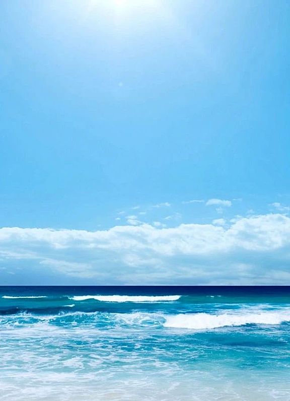 覃思新作 行走在城市海边的度假屋