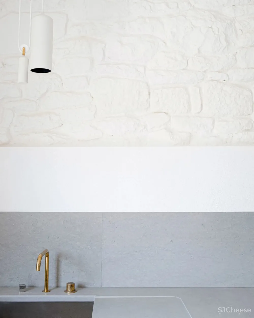 这座房子不仅仅是一次简单的重建,还算是一次更新……