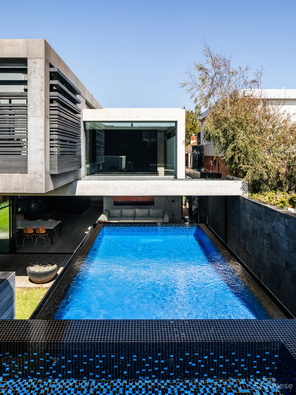 MCK Architects | Strong Arm House , 大胆典型的现代住宅