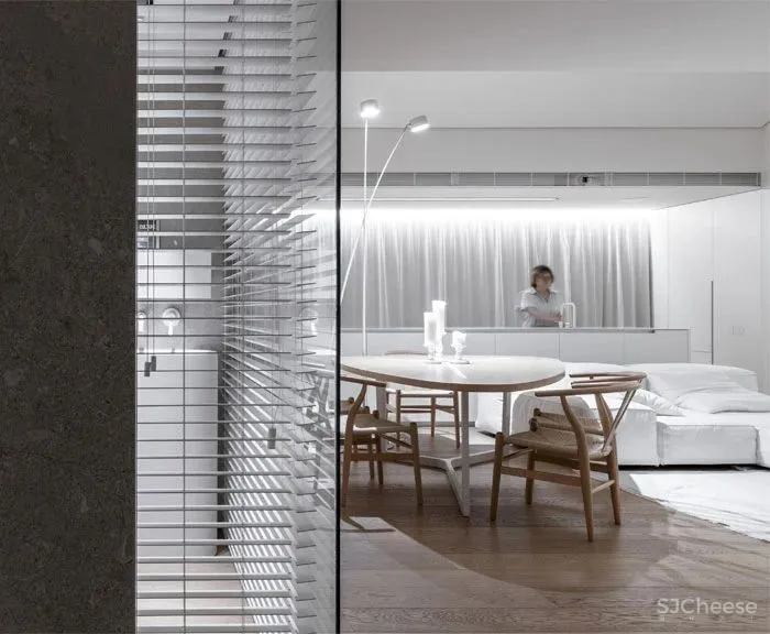 将色彩运用到极致，时髦灵动下非黑即白的男女公寓