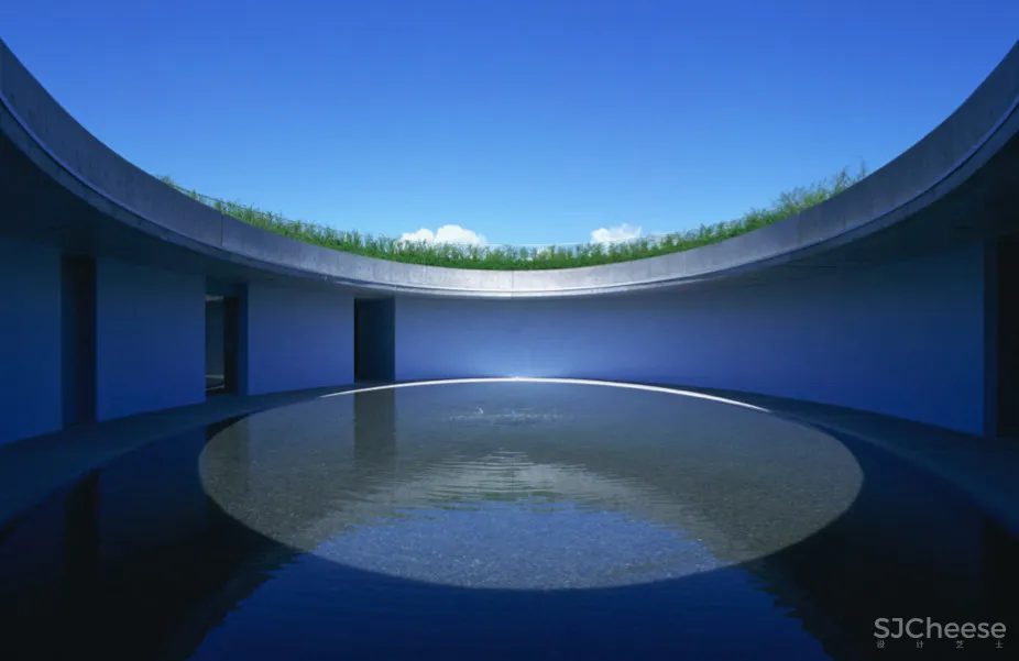 安藤忠雄雪藏17年的神秘作品被改造成酒店,供客人裸泳