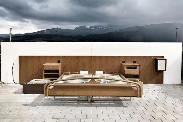 这个酒店,没有门、没有墙、没有天花板、没有厕所……