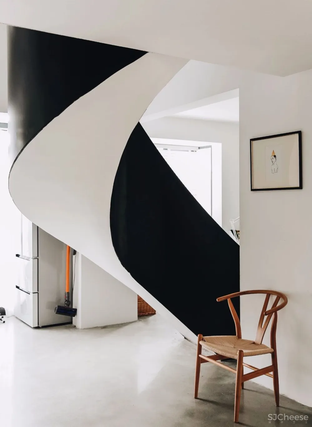 麻辣烫店倒闭,文艺青年用自己160m²的家逆袭,自由流浪的感觉太好了!