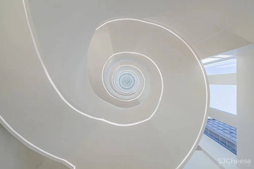 打破传统设计,开启超凡未来感的视觉享受!