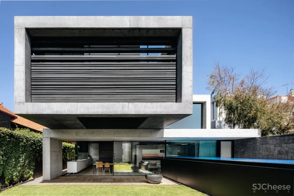 MCK Architects | Strong Arm House , 大胆典型的现代住宅