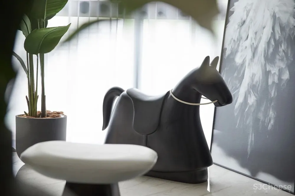 80㎡黑白设计样板间，简约即是美！